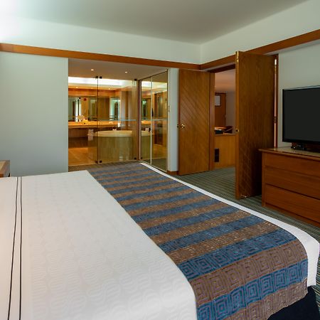 Sonesta Hotel El Olivar Lima Bagian luar foto A bedroom at the hotel