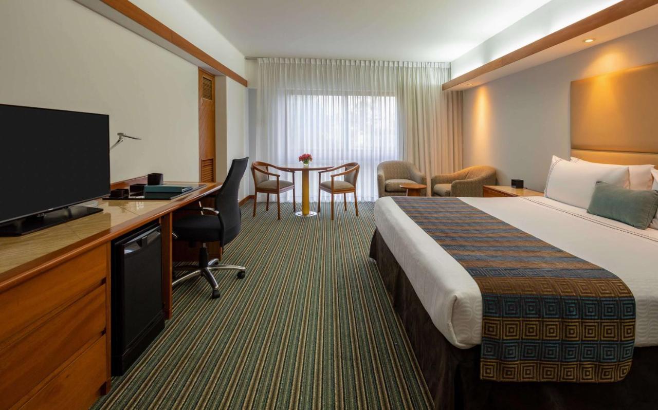 Sonesta Hotel El Olivar Lima Bagian luar foto A room at the hotel