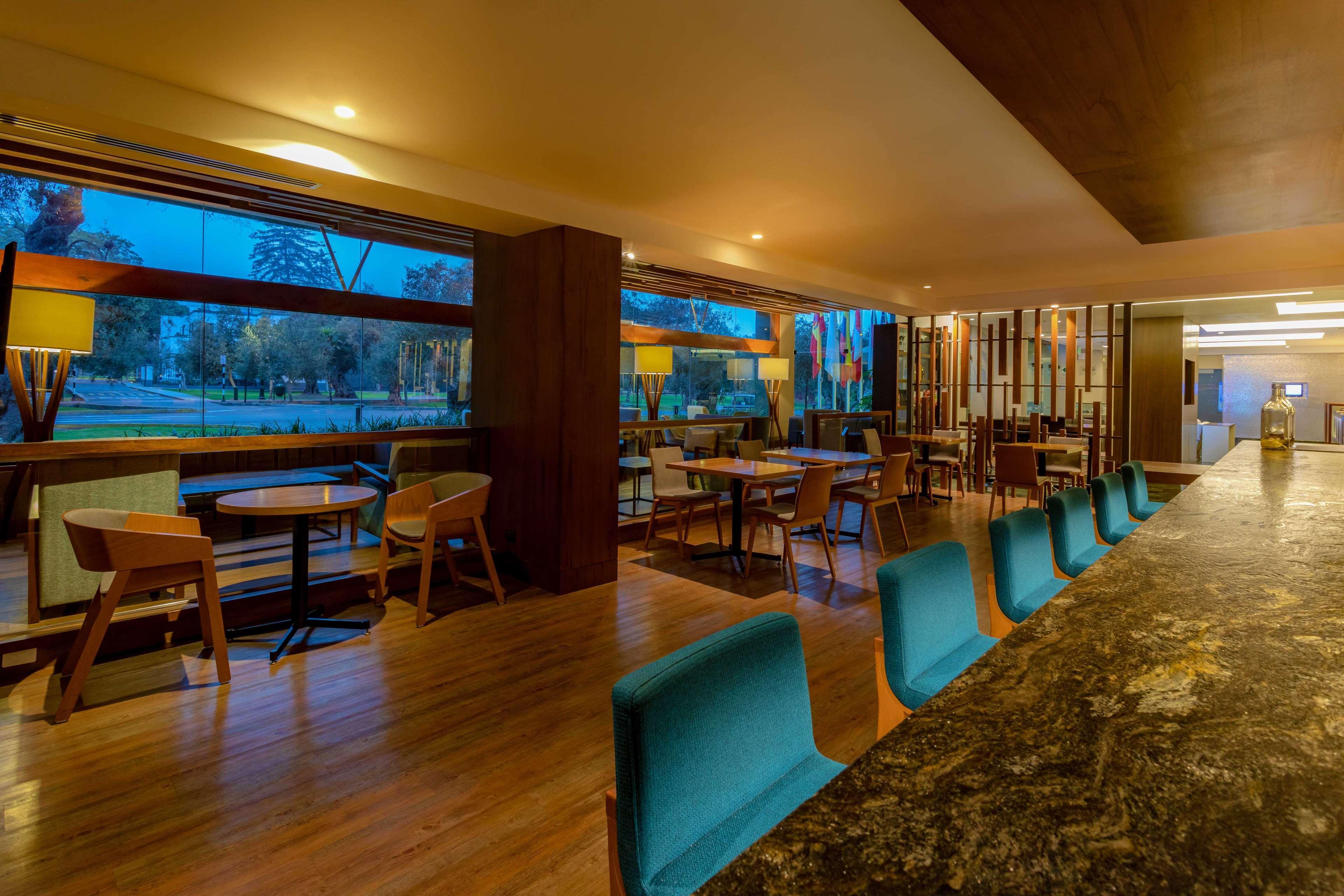 Sonesta Hotel El Olivar Lima Bagian luar foto The Bar