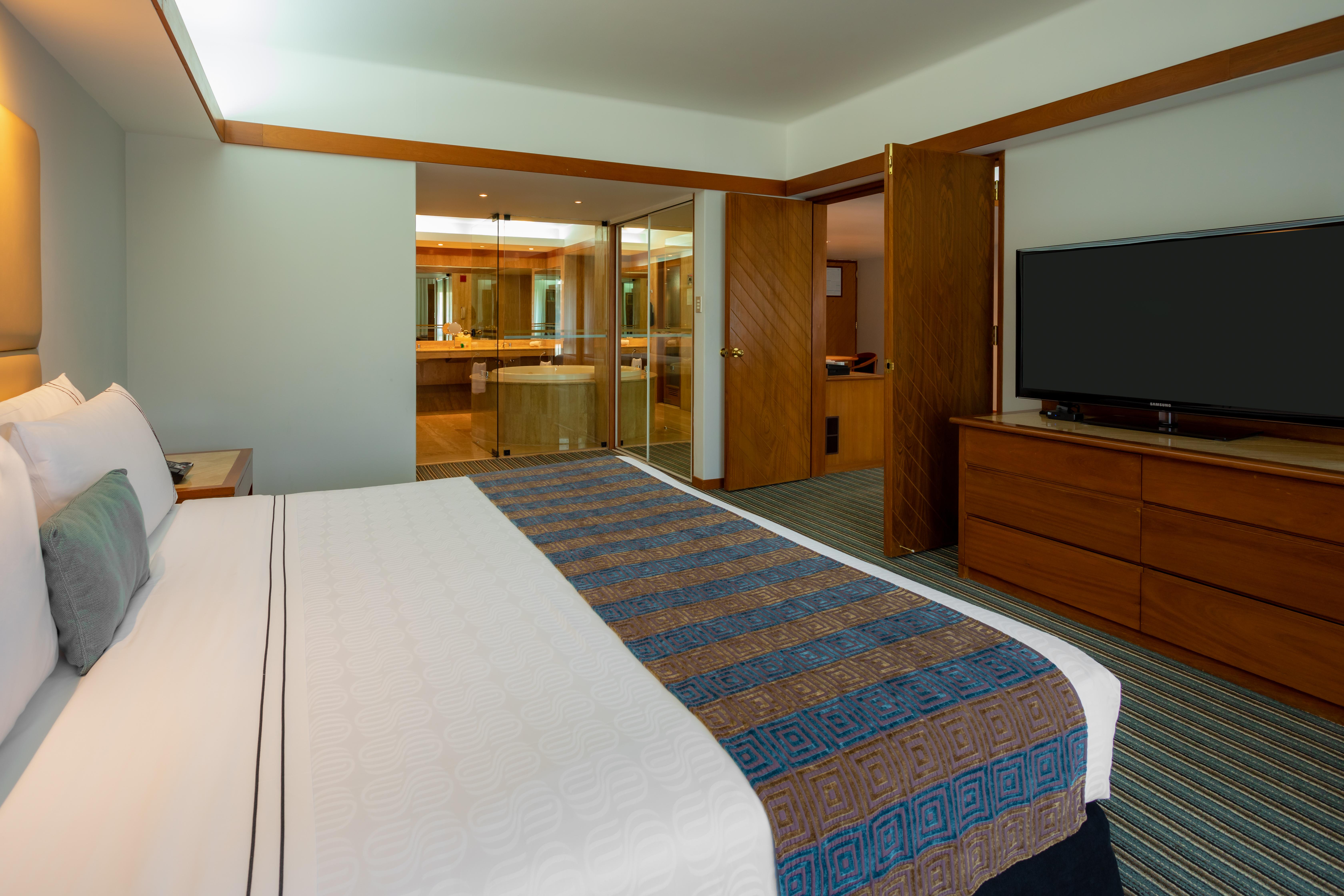 Sonesta Hotel El Olivar Lima Bagian luar foto A bedroom at the hotel